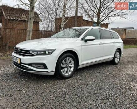 Белый Фольксваген Пассат, объемом двигателя 1.97 л и пробегом 215 тыс. км за 24500 $, фото 2 на Automoto.ua