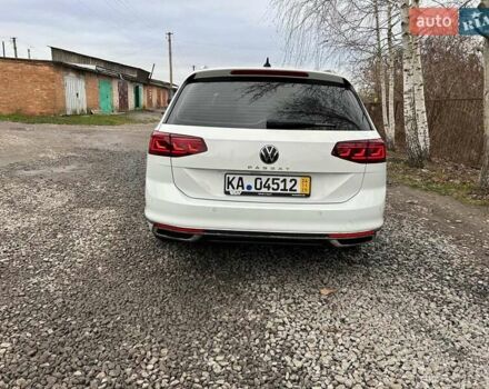 Белый Фольксваген Пассат, объемом двигателя 1.97 л и пробегом 215 тыс. км за 24500 $, фото 4 на Automoto.ua