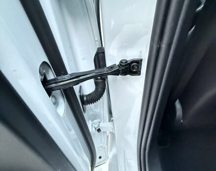 Белый Фольксваген Пассат, объемом двигателя 2 л и пробегом 205 тыс. км за 27500 $, фото 161 на Automoto.ua