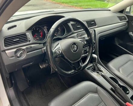 Фольксваген Пассат 2017 в Киеве на Automoto.ua Белый Фольксваген Пассат, объемом двигателя 0 л и пробегом 98 тыс. км за 9700 $, фото 9 на Automoto.ua