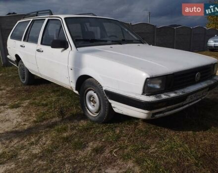 Белый Фольксваген Пассат, объемом двигателя 1.6 л и пробегом 300 тыс. км за 850 $, фото 1 на Automoto.ua