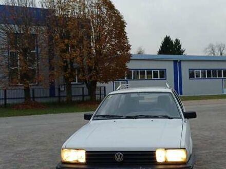 Фольксваген Пассат 1988 в Дубровице на Automoto.ua Белый Фольксваген Пассат, объемом двигателя 2.23 л и пробегом 400 тыс. км за 850 $, фото 1 на Automoto.ua