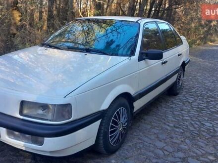 Фольксваген Пассат 1988 в Кременце на Automoto.ua Белый Фольксваген Пассат, объемом двигателя 1.8 л и пробегом 300 тыс. км за 1600 $, фото 1 на Automoto.ua