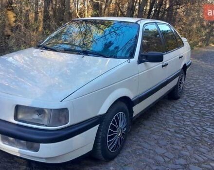 Белый Фольксваген Пассат, объемом двигателя 1.8 л и пробегом 300 тыс. км за 1600 $, фото 1 на Automoto.ua