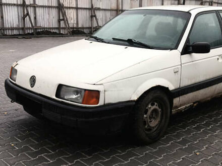 Белый Фольксваген Пассат, объемом двигателя 1.8 л и пробегом 600 тыс. км за 300 $, фото 1 на Automoto.ua