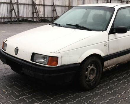 Белый Фольксваген Пассат, объемом двигателя 1.8 л и пробегом 600 тыс. км за 300 $, фото 1 на Automoto.ua