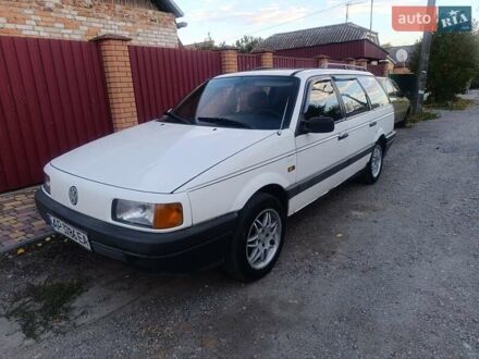 Белый Фольксваген Пассат, объемом двигателя 1.6 л и пробегом 300 тыс. км за 1500 $, фото 1 на Automoto.ua