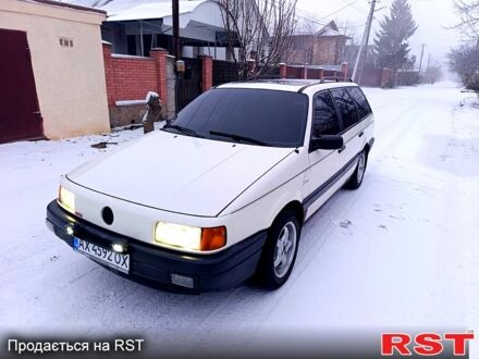 Белый Фольксваген Пассат, объемом двигателя 1.6 л и пробегом 280 тыс. км за 2899 $, фото 1 на Automoto.ua