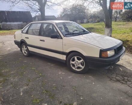 Белый Фольксваген Пассат, объемом двигателя 0 л и пробегом 400 тыс. км за 650 $, фото 1 на Automoto.ua