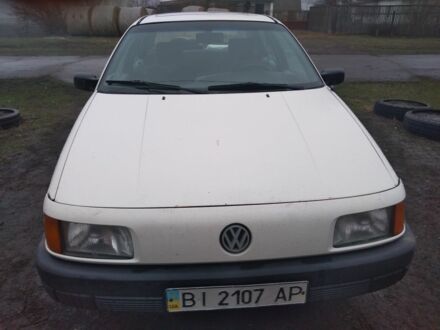 Белый Фольксваген Пассат, объемом двигателя 1.8 л и пробегом 1000 тыс. км за 1073 $, фото 1 на Automoto.ua