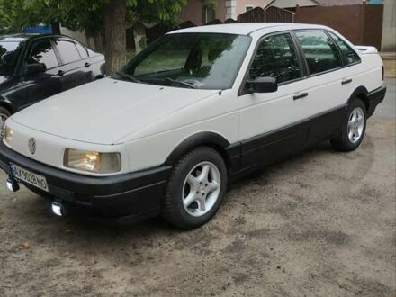 Фольксваген Пассат 1989 в Змиеве на Automoto.ua Белый Фольксваген Пассат, объемом двигателя 1.78 л и пробегом 300 тыс. км за 1950 $, фото 1 на Automoto.ua