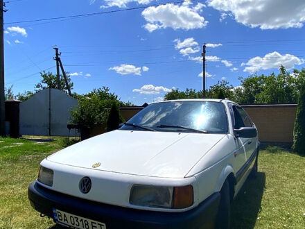 Фольксваген Пассат 1989 в Новоархангельске на Automoto.ua Белый Фольксваген Пассат, объемом двигателя 1.6 л и пробегом 175 тыс. км за 1350 $, фото 1 на Automoto.ua
