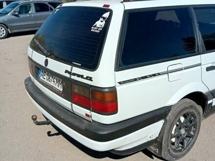 Белый Фольксваген Пассат, объемом двигателя 1.6 л и пробегом 287 тыс. км за 2600 $, фото 1 на Automoto.ua