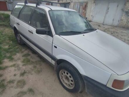 Білий Фольксваген Пассат, об'ємом двигуна 1.6 л та пробігом 350 тис. км за 1000 $, фото 1 на Automoto.ua