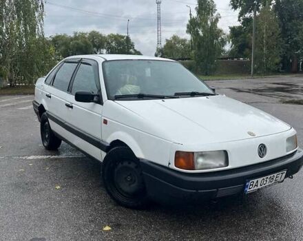 Білий Фольксваген Пассат, об'ємом двигуна 1.6 л та пробігом 300 тис. км за 1200 $, фото 1 на Automoto.ua