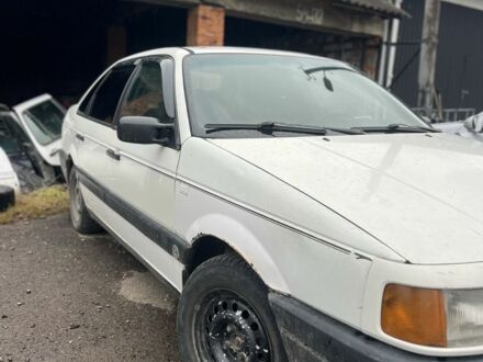 Білий Фольксваген Пассат, об'ємом двигуна 1.6 л та пробігом 300 тис. км за 850 $, фото 1 на Automoto.ua