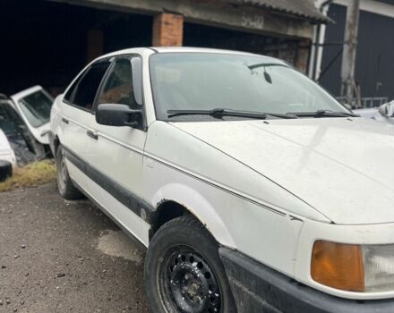 Белый Фольксваген Пассат, объемом двигателя 1.6 л и пробегом 300 тыс. км за 850 $, фото 1 на Automoto.ua