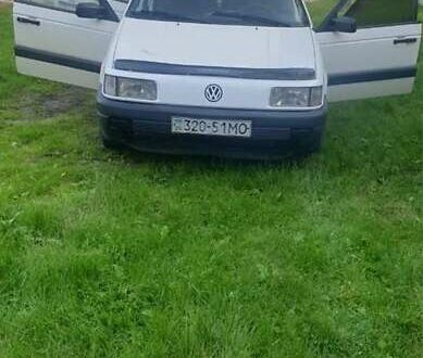 Белый Фольксваген Пассат, объемом двигателя 1.8 л и пробегом 330 тыс. км за 1200 $, фото 1 на Automoto.ua