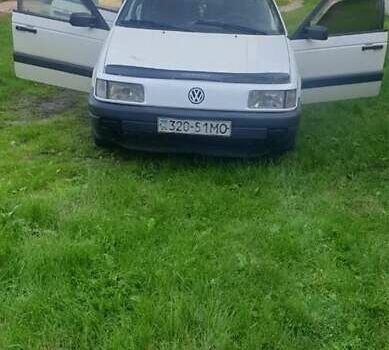 Белый Фольксваген Пассат, объемом двигателя 1.8 л и пробегом 330 тыс. км за 1200 $, фото 1 на Automoto.ua