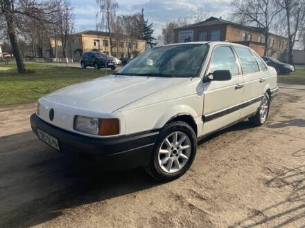 Фольксваген Пассат 1991 в Чернобае на Automoto.ua Белый Фольксваген Пассат, объемом двигателя 0 л и пробегом 400 тыс. км за 1600 $, фото 1 на Automoto.ua