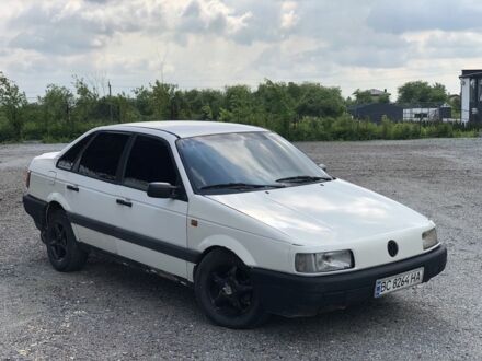 Фольксваген Пассат 1991 у Самборе на Automoto.ua Білий Фольксваген Пассат, об'ємом двигуна 1.8 л та пробігом 1000 тис. км за 1000 $, фото 1 на Automoto.ua