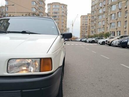 Белый Фольксваген Пассат, объемом двигателя 1.8 л и пробегом 410 тыс. км за 2500 $, фото 1 на Automoto.ua