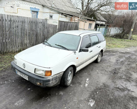 Белый Фольксваген Пассат, объемом двигателя 1.8 л и пробегом 400 тыс. км за 1500 $, фото 1 на Automoto.ua