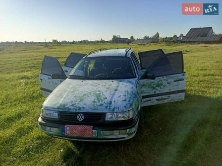 Фольксваген Пассат 1994 в Романове на Automoto.ua Белый Фольксваген Пассат, объемом двигателя 1.9 л и пробегом 200 тыс. км за 1500 $, фото 1 на Automoto.ua