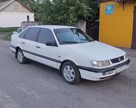Білий Фольксваген Пассат, об'ємом двигуна 1.8 л та пробігом 300 тис. км за 1100 $, фото 1 на Automoto.ua