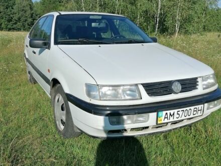 Фольксваген Пассат 1994 в Коростене на Automoto.ua Белый Фольксваген Пассат, объемом двигателя 2 л и пробегом 310 тыс. км за 2200 $, фото 1 на Automoto.ua