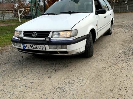 Белый Фольксваген Пассат, объемом двигателя 1.8 л и пробегом 250 тыс. км за 1300 $, фото 1 на Automoto.ua