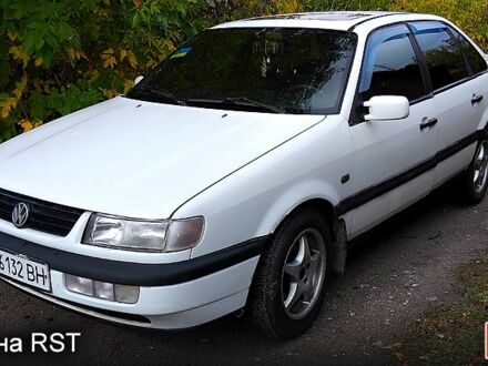 Білий Фольксваген Пассат, об'ємом двигуна 2 л та пробігом 235 тис. км за 1750 $, фото 1 на Automoto.ua