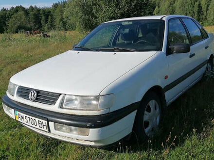 Белый Фольксваген Пассат, объемом двигателя 2 л и пробегом 310 тыс. км за 2200 $, фото 1 на Automoto.ua