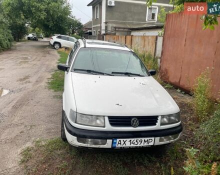 Белый Фольксваген Пассат, объемом двигателя 1.78 л и пробегом 300 тыс. км за 2200 $, фото 1 на Automoto.ua