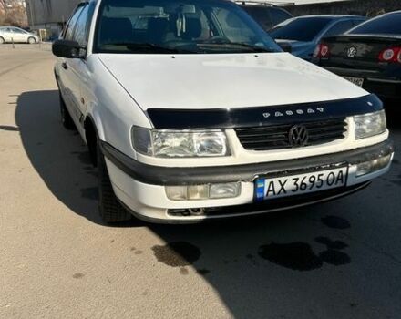 Белый Фольксваген Пассат, объемом двигателя 1.8 л и пробегом 372 тыс. км за 2600 $, фото 1 на Automoto.ua