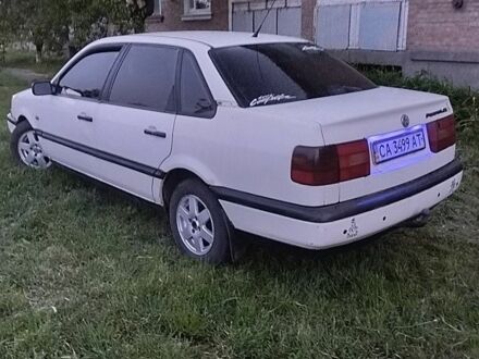 Белый Фольксваген Пассат, объемом двигателя 1.8 л и пробегом 300 тыс. км за 1100 $, фото 1 на Automoto.ua