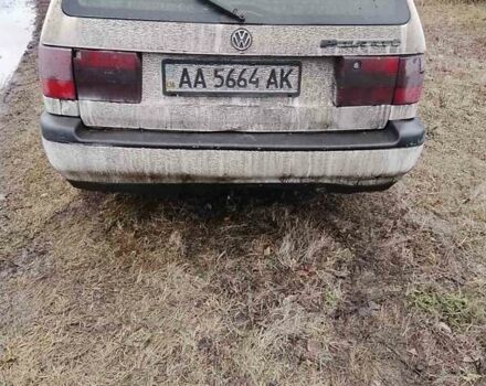 Белый Фольксваген Пассат, объемом двигателя 1.8 л и пробегом 200 тыс. км за 1300 $, фото 1 на Automoto.ua