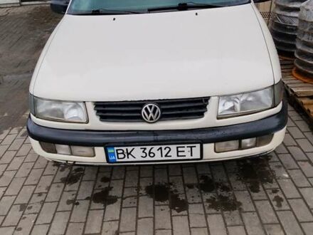 Білий Фольксваген Пассат, об'ємом двигуна 1.98 л та пробігом 400 тис. км за 2100 $, фото 1 на Automoto.ua