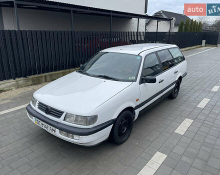 Белый Фольксваген Пассат, объемом двигателя 1.8 л и пробегом 299 тыс. км за 1499 $, фото 1 на Automoto.ua