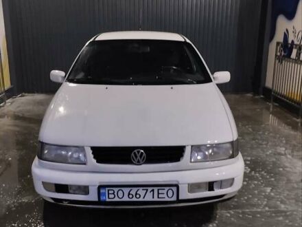 Белый Фольксваген Пассат, объемом двигателя 2 л и пробегом 220 тыс. км за 1800 $, фото 1 на Automoto.ua