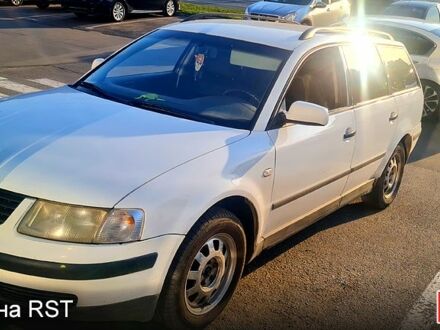 Белый Фольксваген Пассат, объемом двигателя 1.9 л и пробегом 350 тыс. км за 4000 $, фото 1 на Automoto.ua