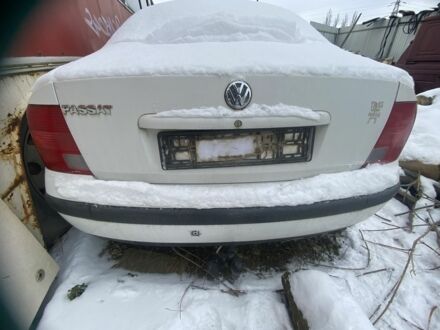 Білий Фольксваген Пассат, об'ємом двигуна 1.8 л та пробігом 350 тис. км за 1350 $, фото 1 на Automoto.ua