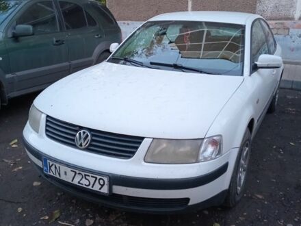 Белый Фольксваген Пассат, объемом двигателя 1.8 л и пробегом 277 тыс. км за 2000 $, фото 1 на Automoto.ua