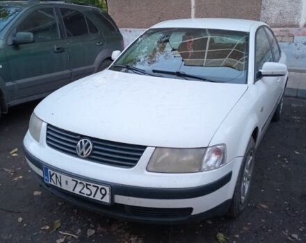 Фольксваген Пассат 1998 в Славянске на Automoto.ua Белый Фольксваген Пассат, объемом двигателя 1.8 л и пробегом 277 тыс. км за 2000 $, фото 1 на Automoto.ua