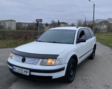 Белый Фольксваген Пассат, объемом двигателя 1.6 л и пробегом 300 тыс. км за 3200 $, фото 1 на Automoto.ua