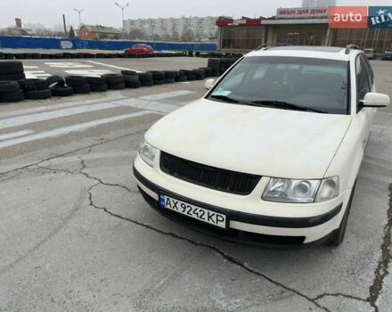 Белый Фольксваген Пассат, объемом двигателя 1.9 л и пробегом 239 тыс. км за 3500 $, фото 1 на Automoto.ua