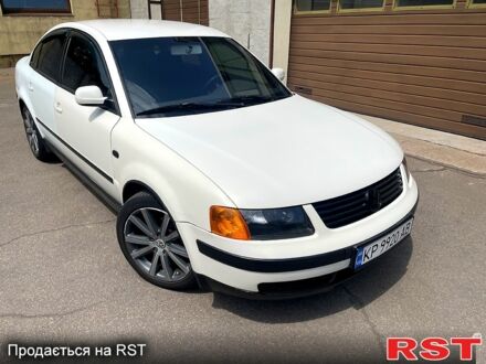 Белый Фольксваген Пассат, объемом двигателя 1.6 л и пробегом 304 тыс. км за 3499 $, фото 1 на Automoto.ua