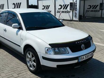 Белый Фольксваген Пассат, объемом двигателя 1.8 л и пробегом 220 тыс. км за 4999 $, фото 1 на Automoto.ua