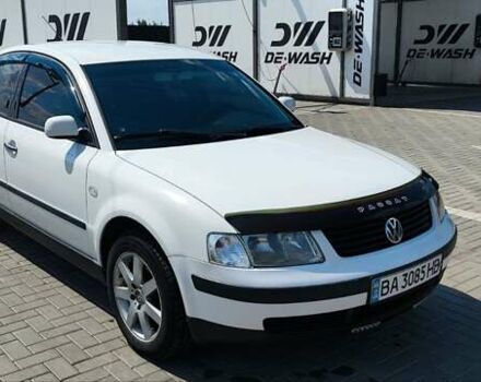 Белый Фольксваген Пассат, объемом двигателя 1.8 л и пробегом 220 тыс. км за 4999 $, фото 1 на Automoto.ua