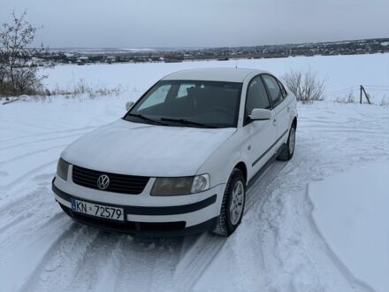 Білий Фольксваген Пассат, об'ємом двигуна 1.8 л та пробігом 278 тис. км за 1750 $, фото 1 на Automoto.ua